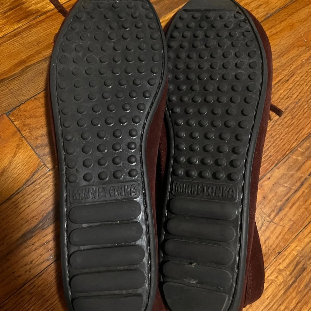 Minnetonka Moccasins barely worn size 10 - Picture 6 of 7
